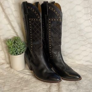 7  Leguas black cowboy boots